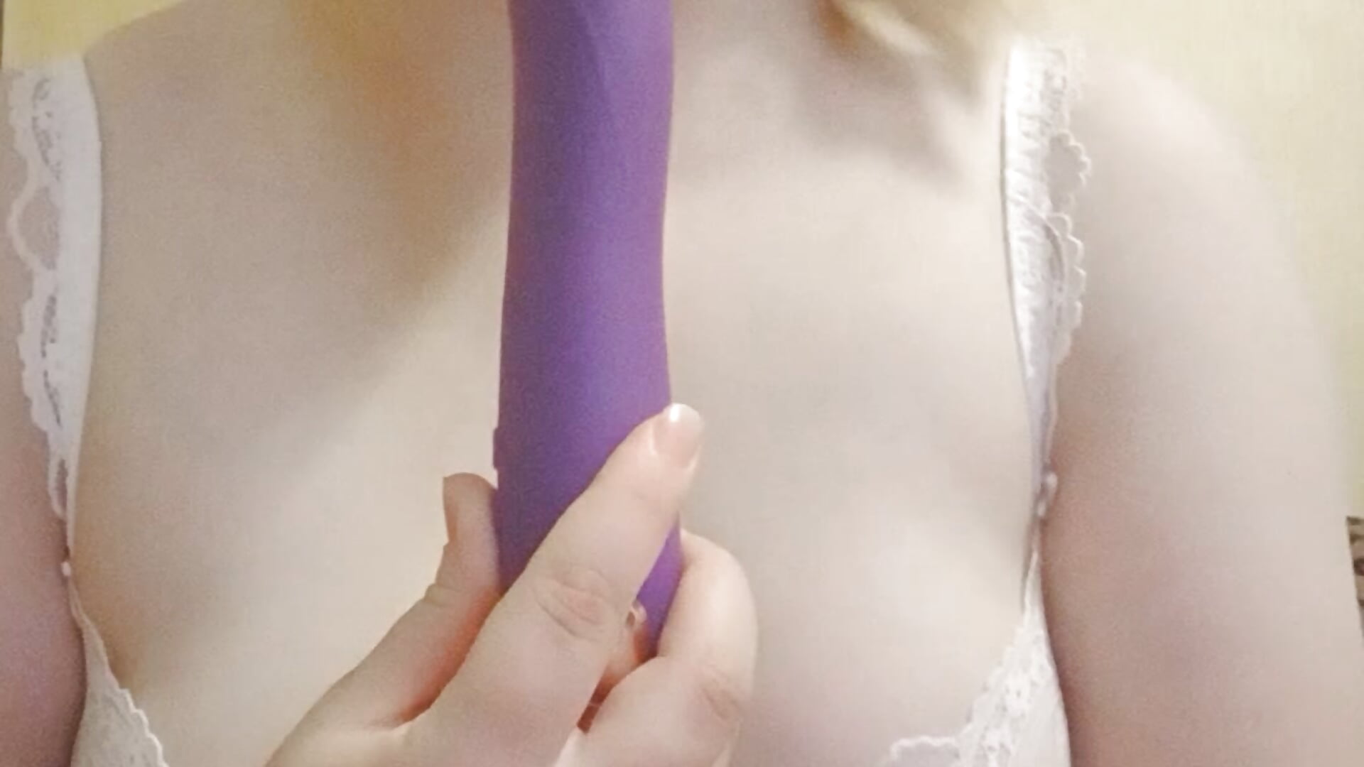 Sucking a big dildo in white lingerie - відео від вебкаммоделі Loooving_Emma