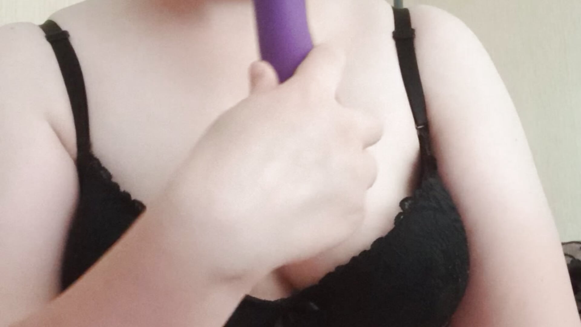 Sucking a big dildo in black lingerie - відео від вебкаммоделі Loooving_Emma