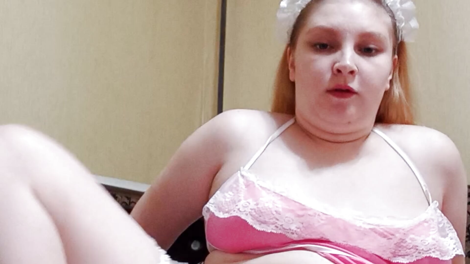 I masturbate my pussy with all the dildos in a maid costume - відео від вебкаммоделі Loooving_Emma