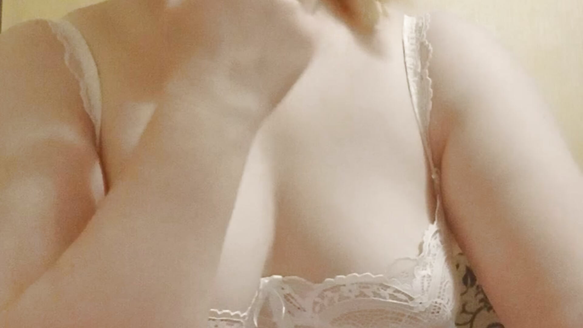 Sucking my finger in white underwear - відео від вебкаммоделі Loooving_Emma