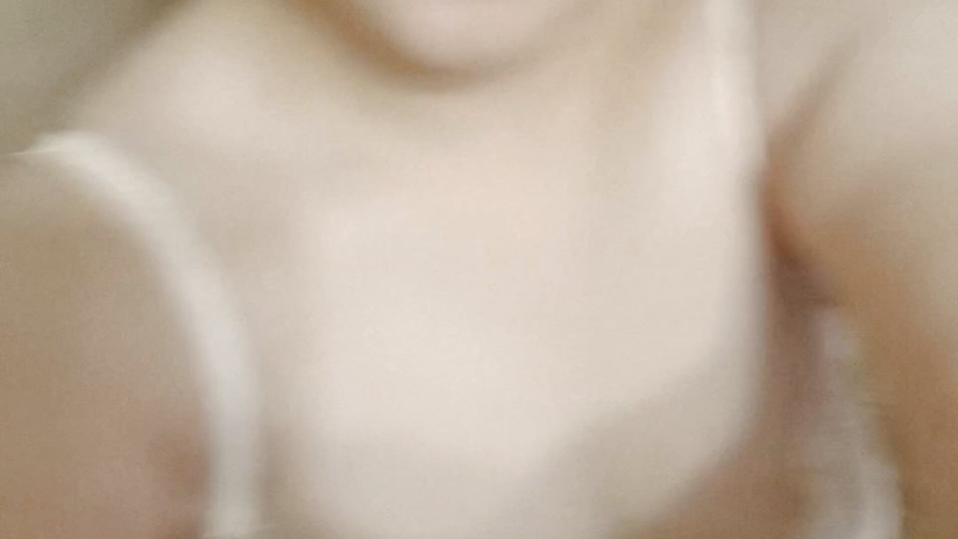 Dancing in white lingerie - відео від вебкаммоделі Loooving_Emma