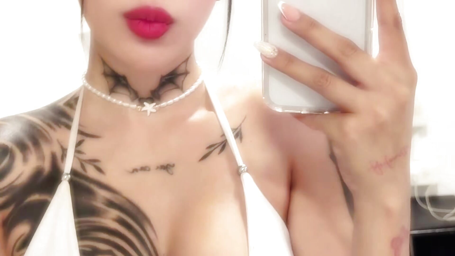Do you like how I look in white? - video by CamilaVelour cam model