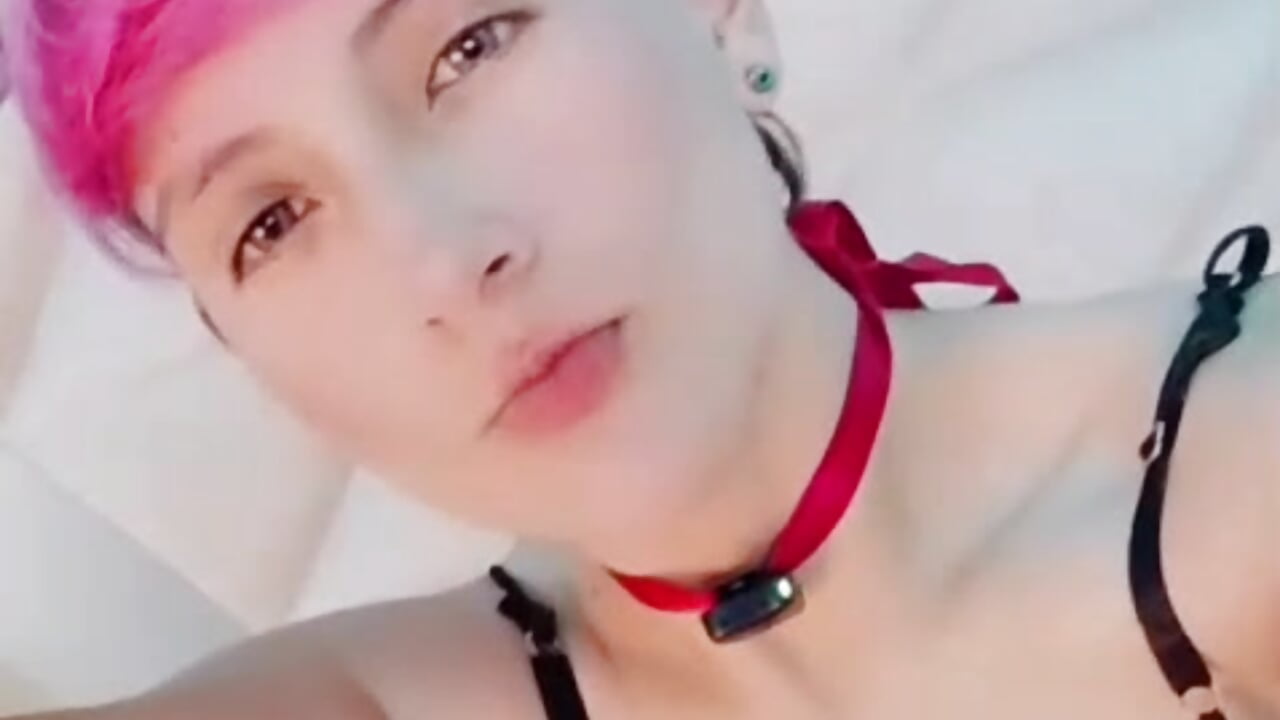 GIVE ME A KISS - video oleh model kamera DannyRouds