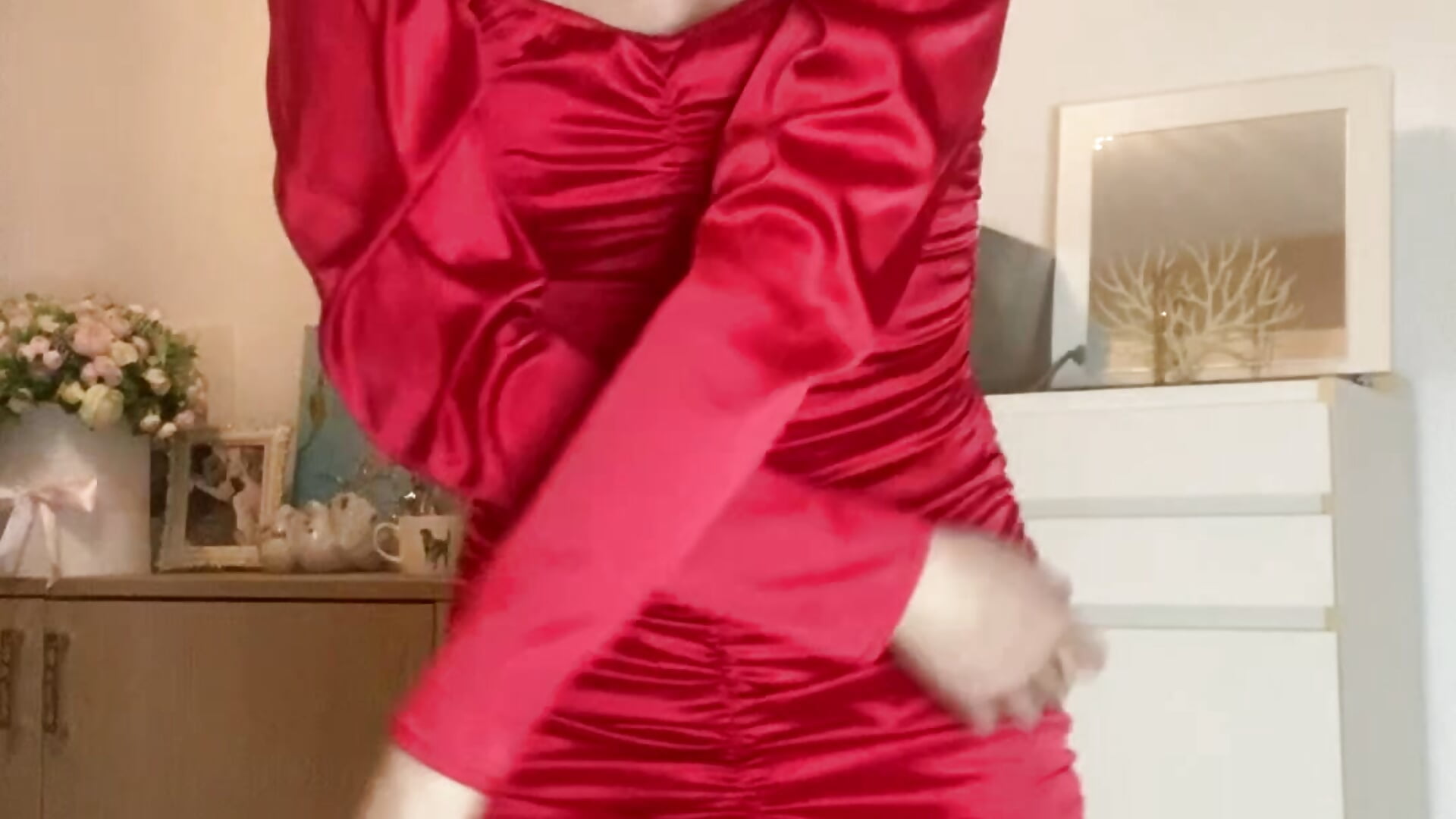 Red dress and red stockings - วิดีโอโดย angelicfenix โมเดลแคม