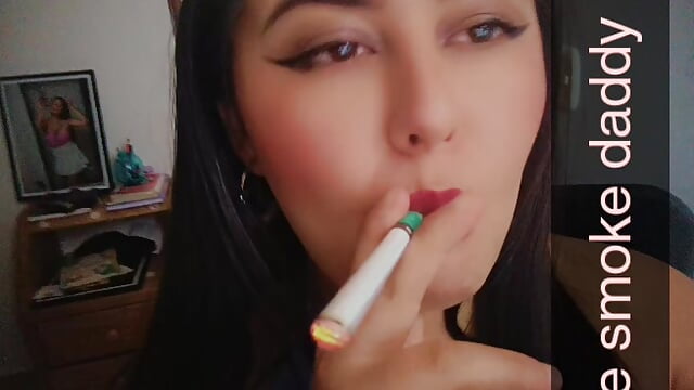 smoke horny - video oleh model kamera Akame_spicy