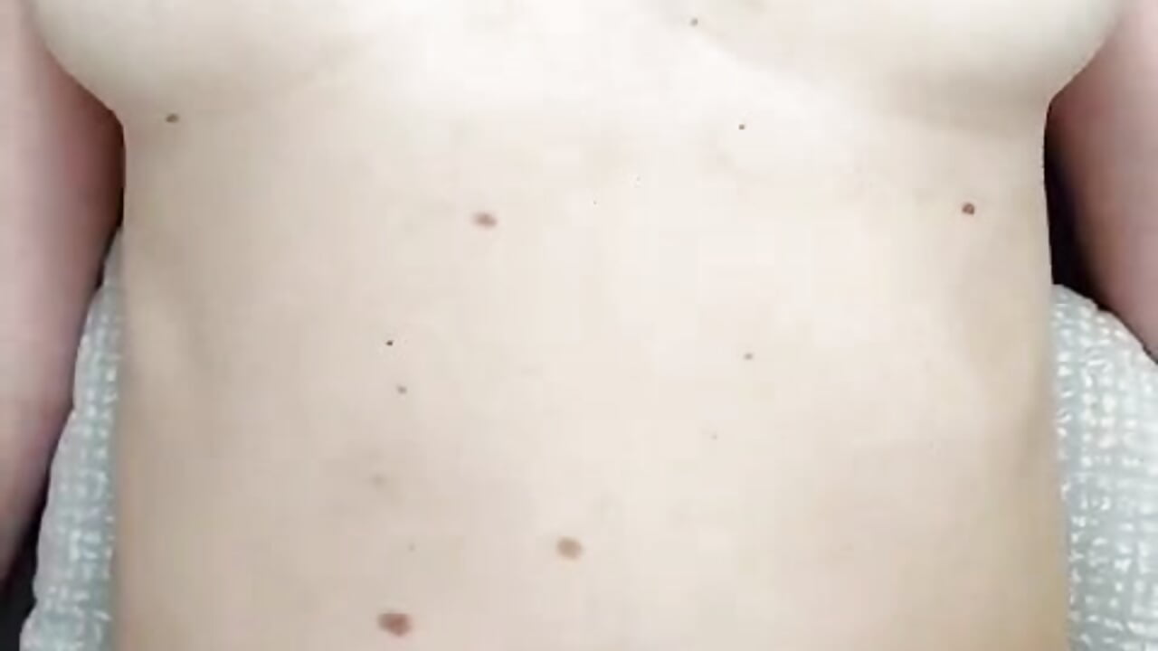 Ein kleiner Vorgeschmack es ist ein älteres Video  meine titten sind jetzt noch größer geworden 🤩 - Vídeo de SherryBigTitts, modelo de vídeos