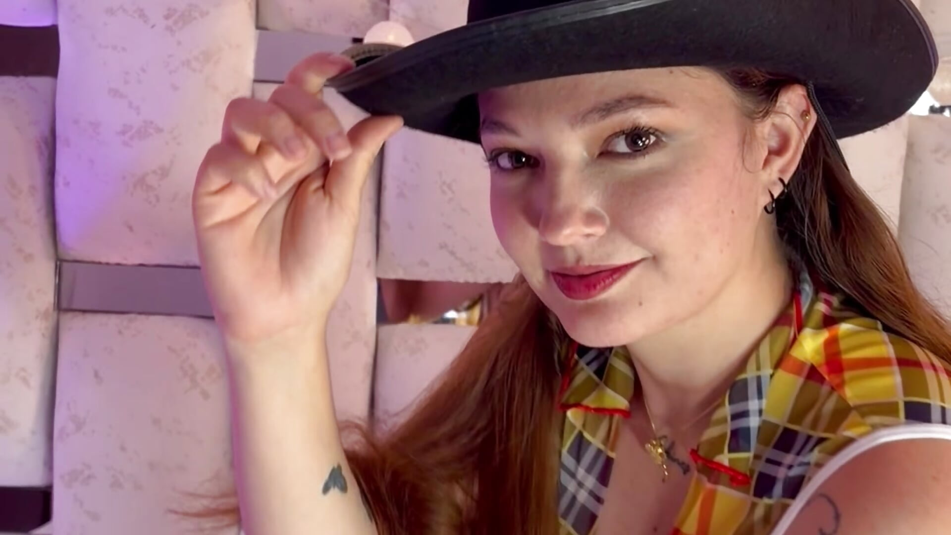 a little me – видео вебкам-модели HecateCorvin