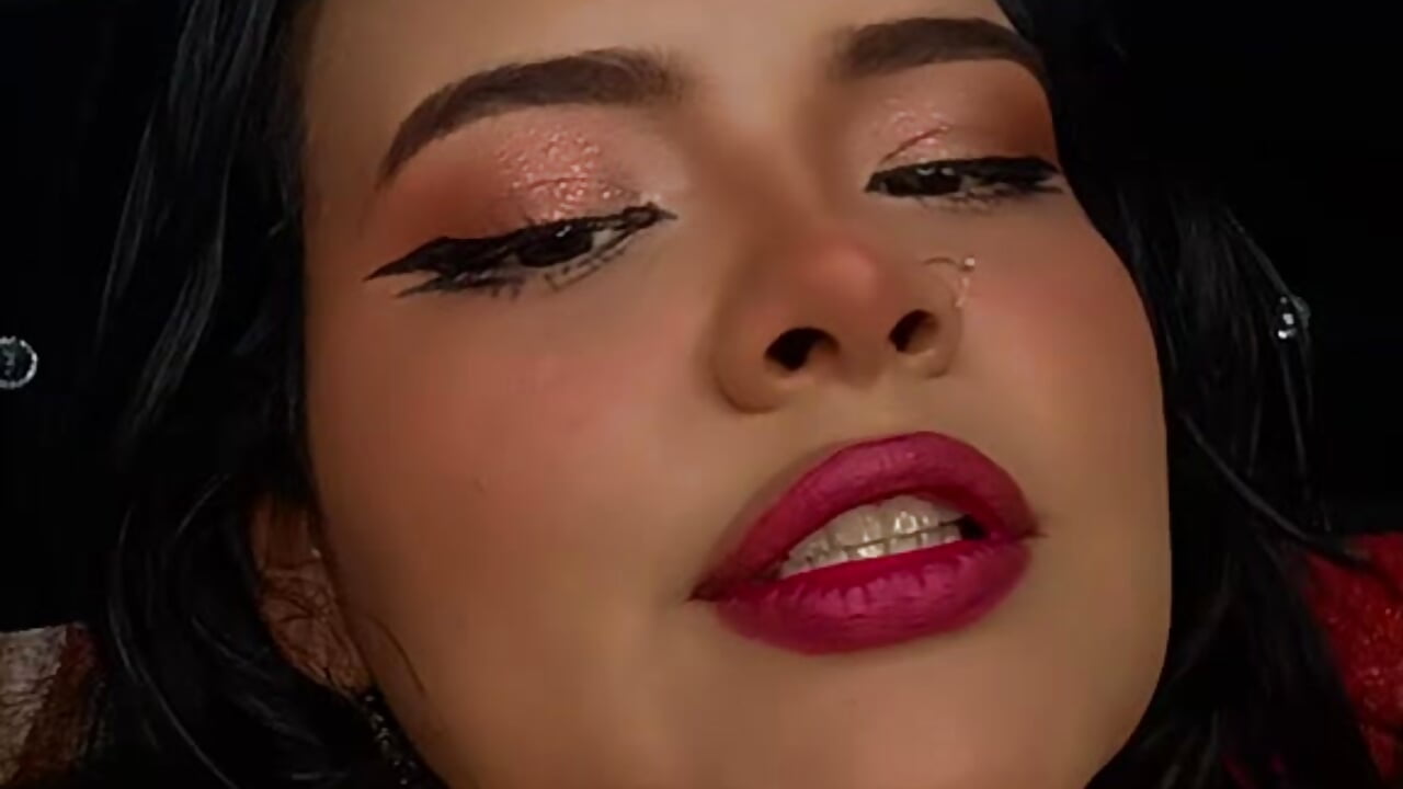 😘 - video của người mẫu cam Emily_Rouse23