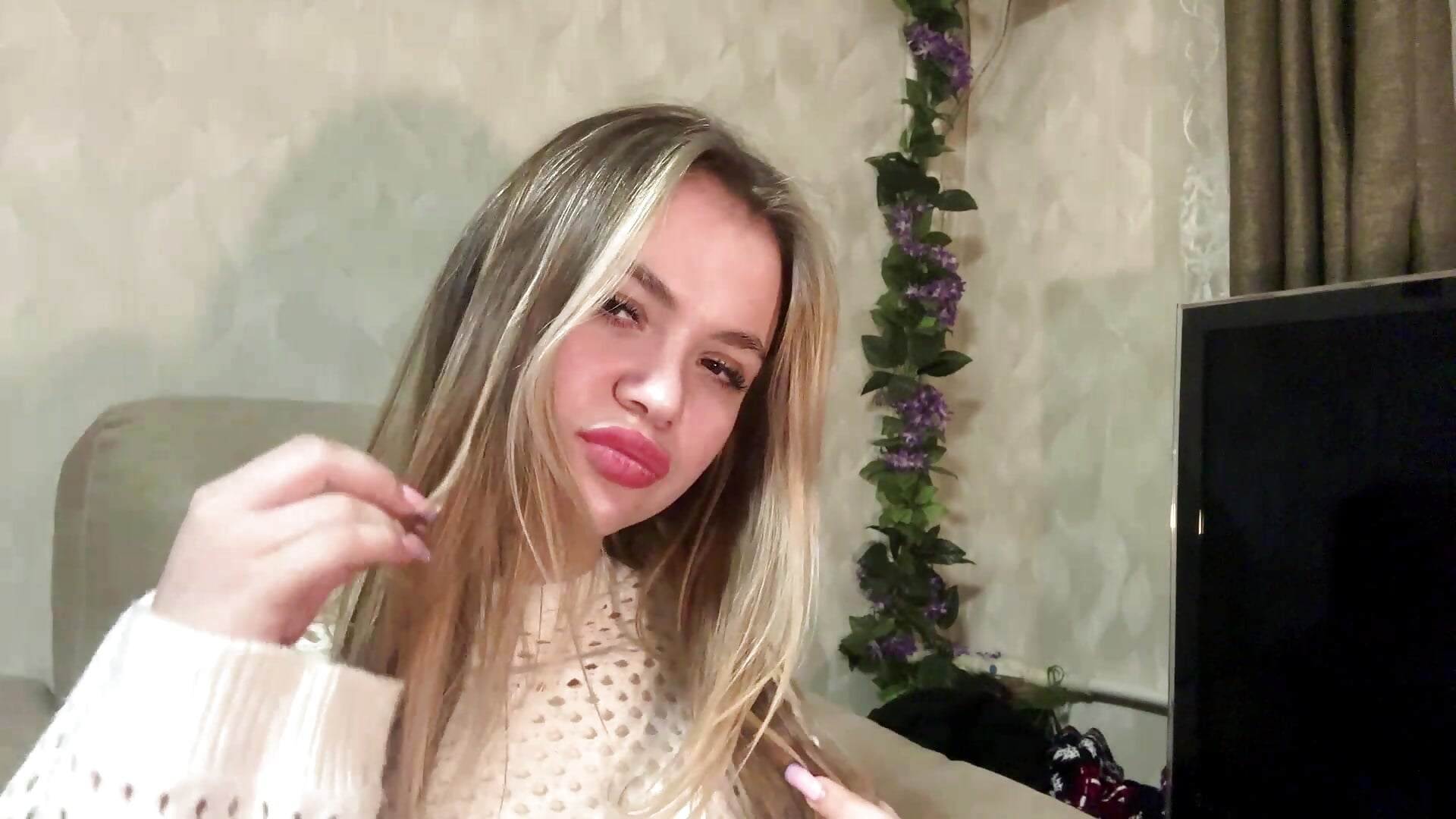 Watching you - vidéo du modèle de showcams Nikatina