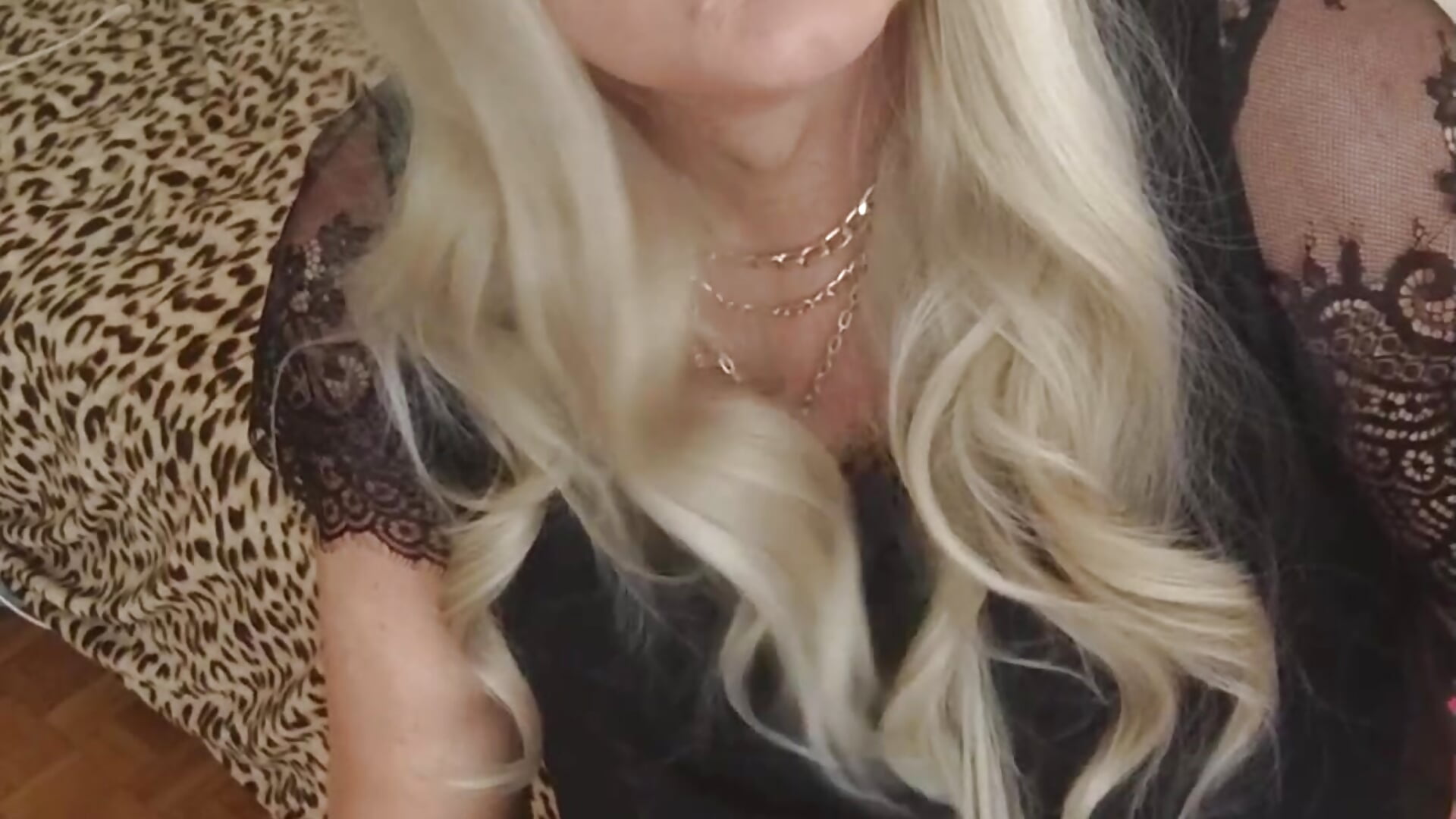 smiling tease 1 - video by sophyTV cam model