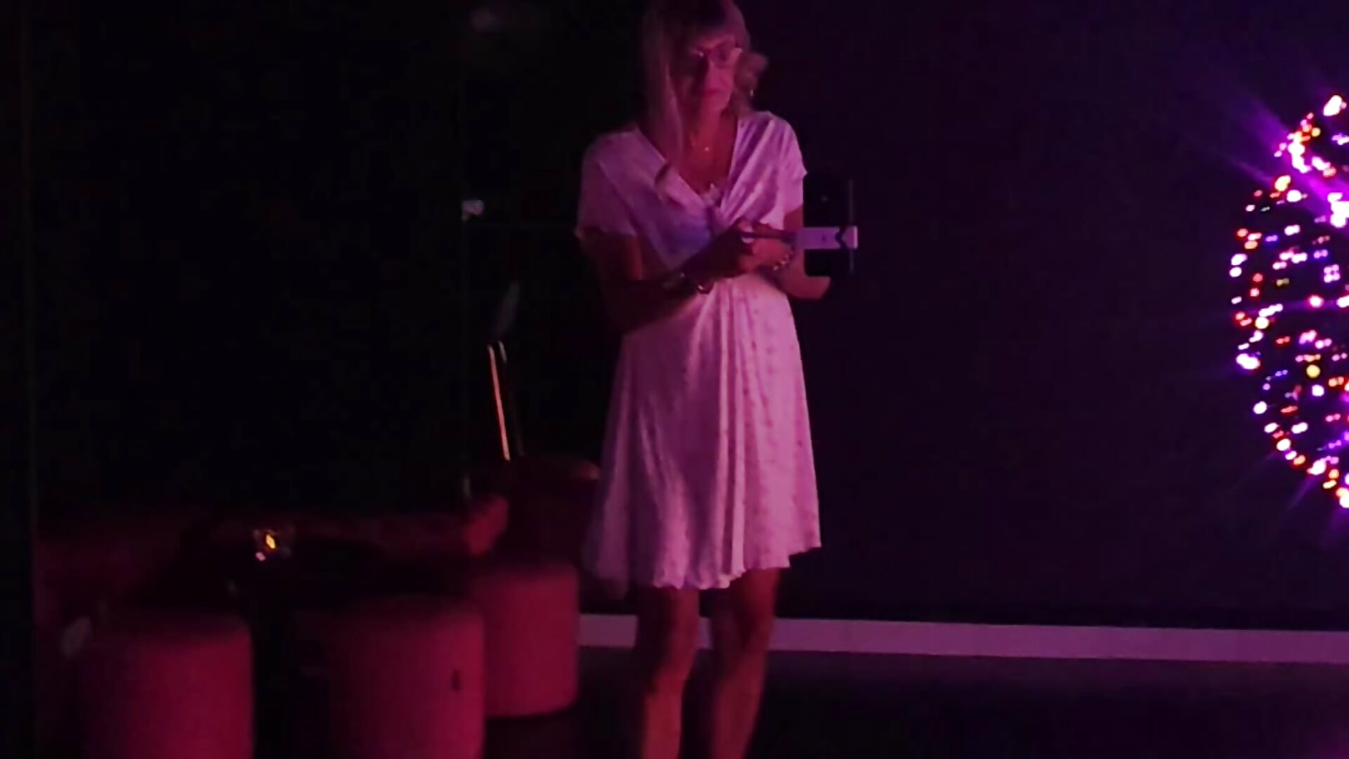 Dancing in club - sophyTV adlı kamera modelinin videosu
