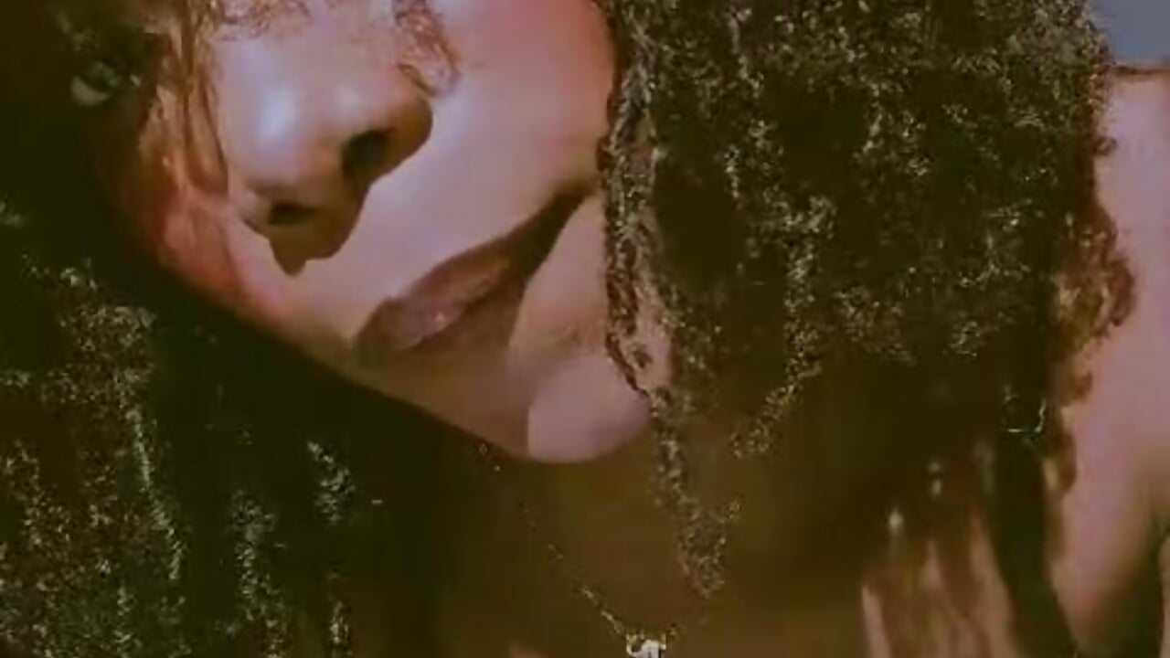 Just me! - vidéo du modèle de showcams Oshun_444