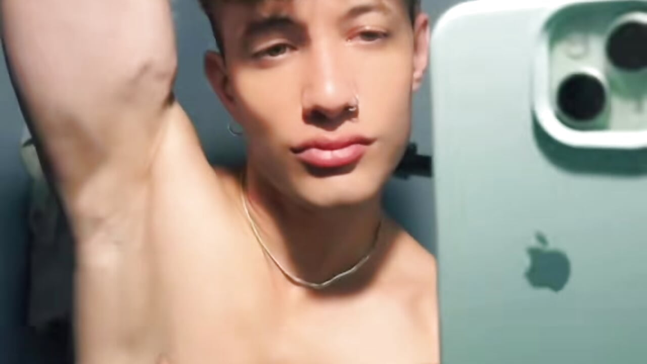 a3b27a35594849c89ebfe2b878258f2e - video van Ayunxxx1 cam-model