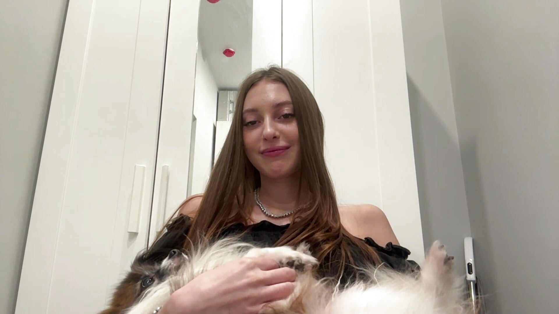 with a furry friend - vídeo de selena_favn modelo de câmara