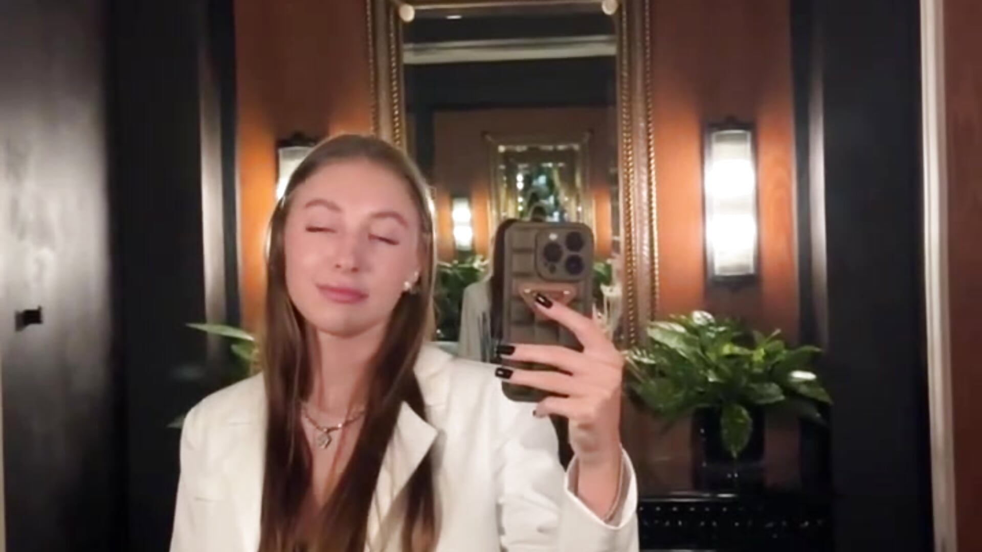 kiss - Vídeo de selena_favn, modelo de vídeos