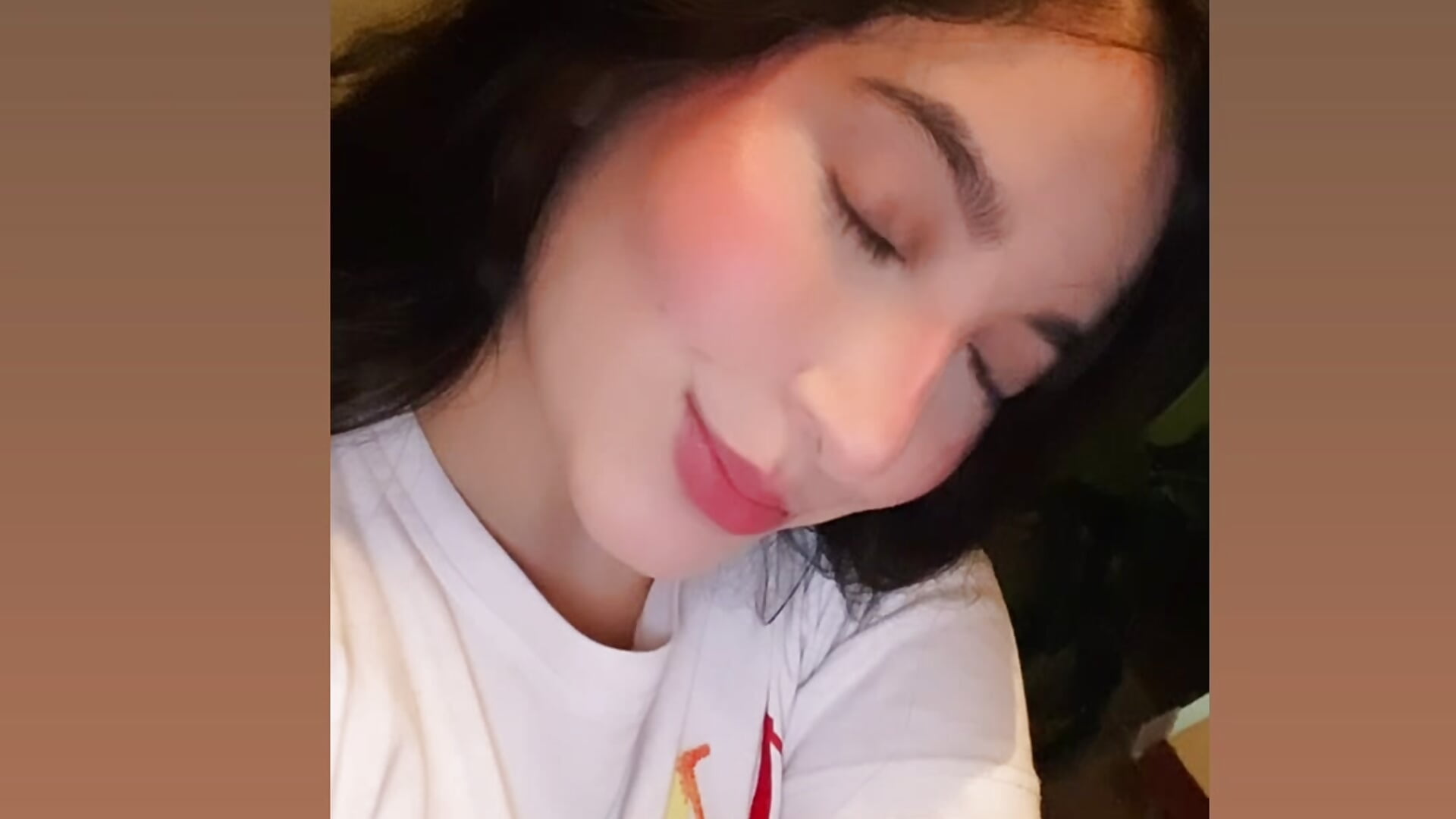 Tu blanquita de confianza 😅👩🏻😈 - video by Estelle_Noir cam model