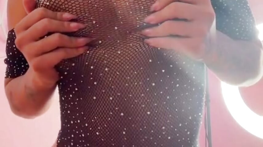 Taste me honey 🫠🥵 - video di LeylaRusso modella di cam