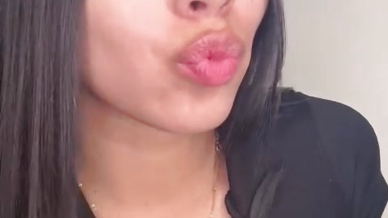 hello!! 😘 - video by nina_joyce cam model