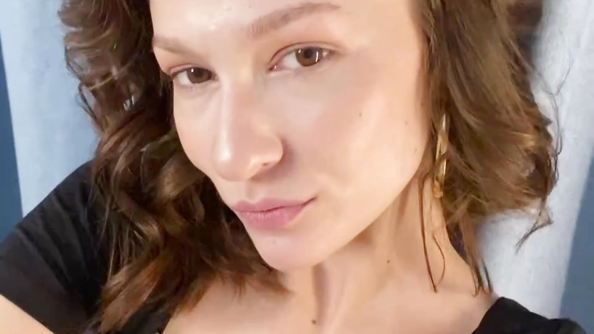 Sexy Mary in Black - video by PerlaTurro cam model