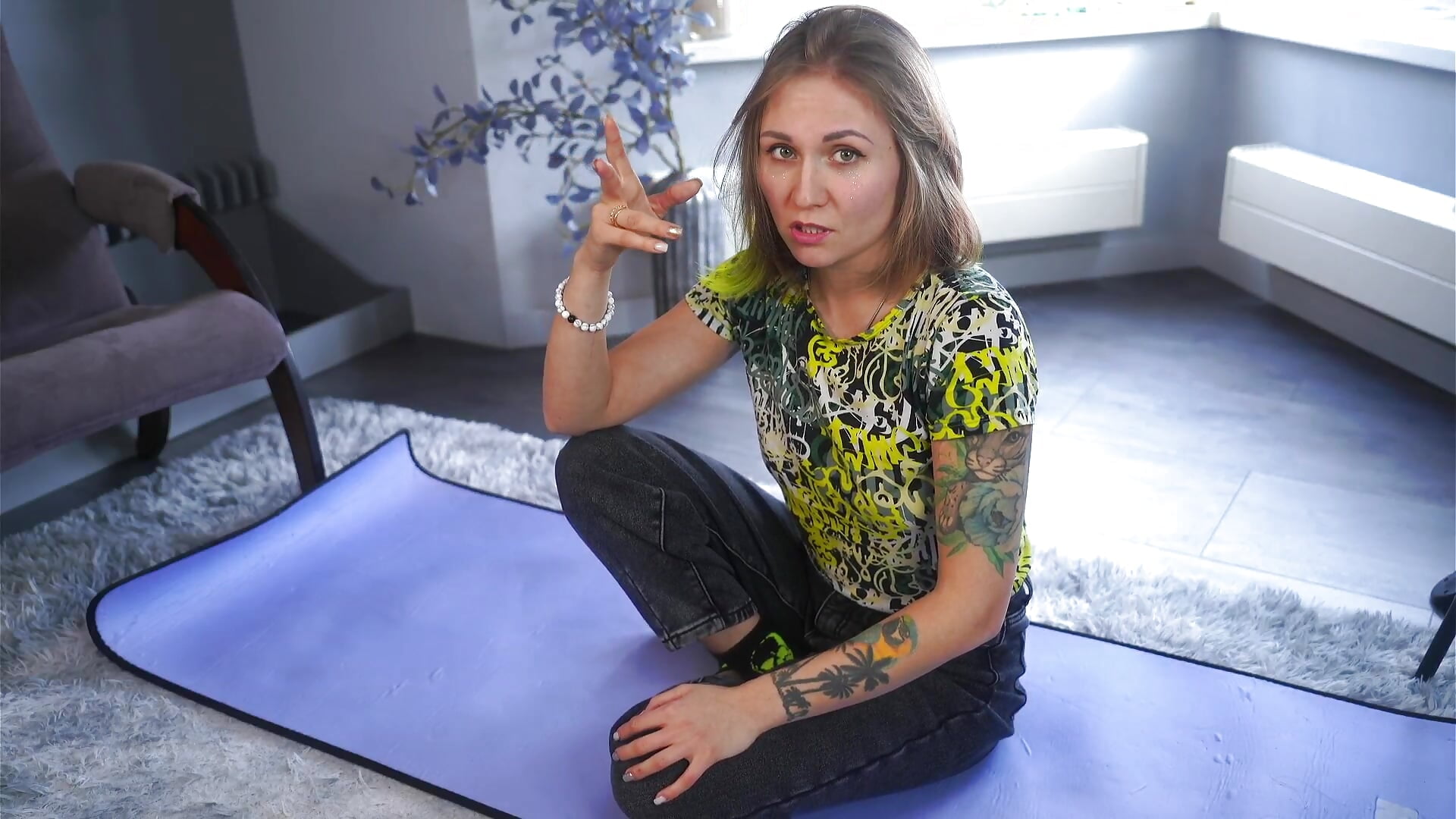 Yoga show - video oleh model kamera JuanaFinton