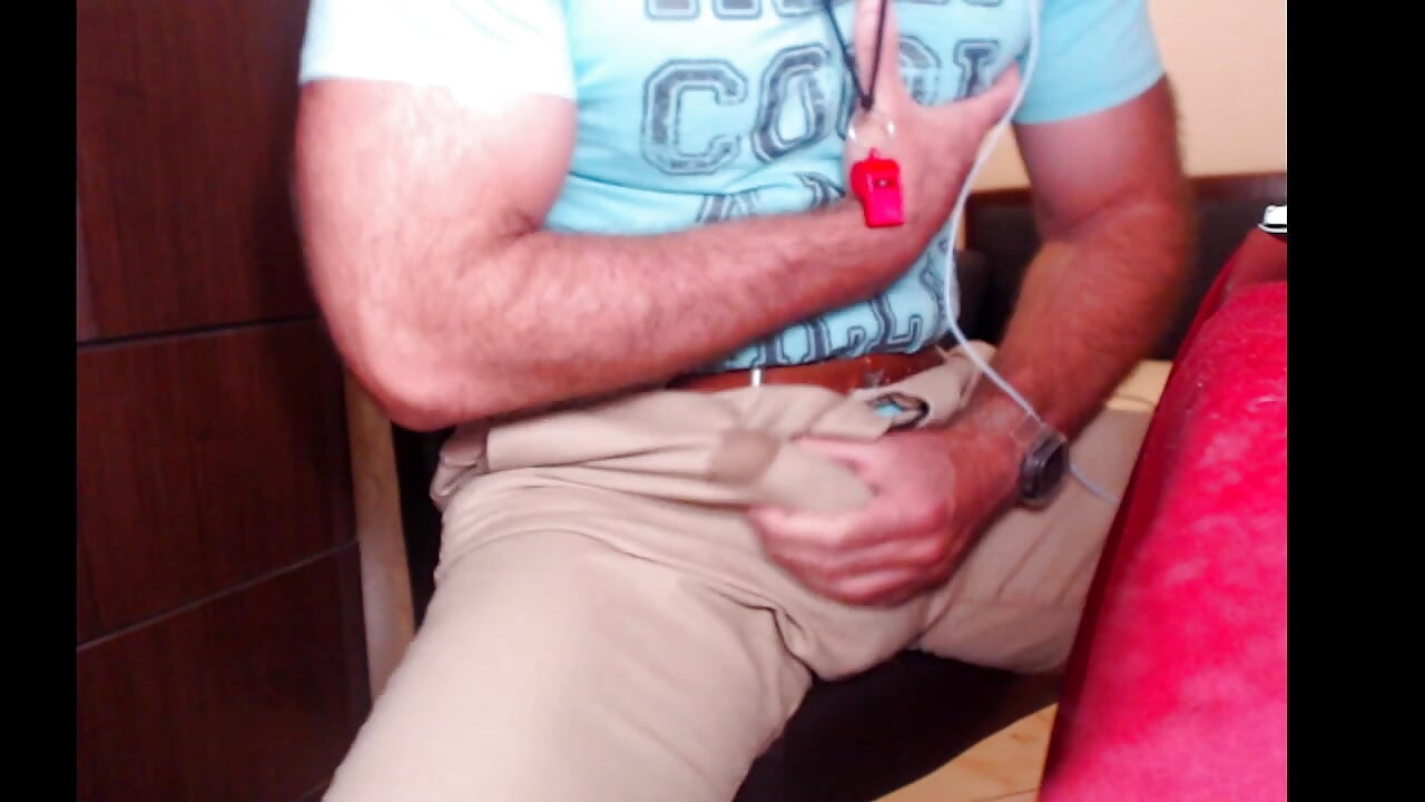 coach cums inside pants by rubbing the bulge - vídeo de Coach_85 modelo de câmara