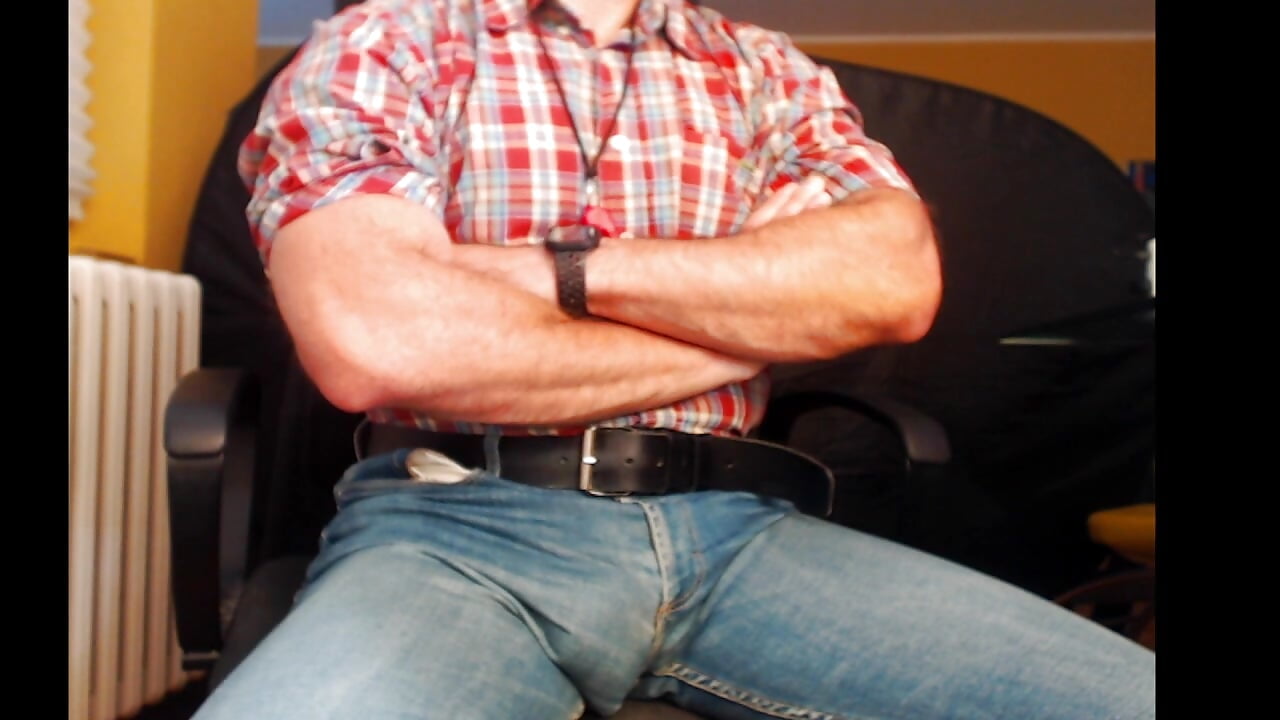 WHO LIKES BIG THICK COACH AND THICK DENIM BULGE?? – video modela na kameri Coach_85