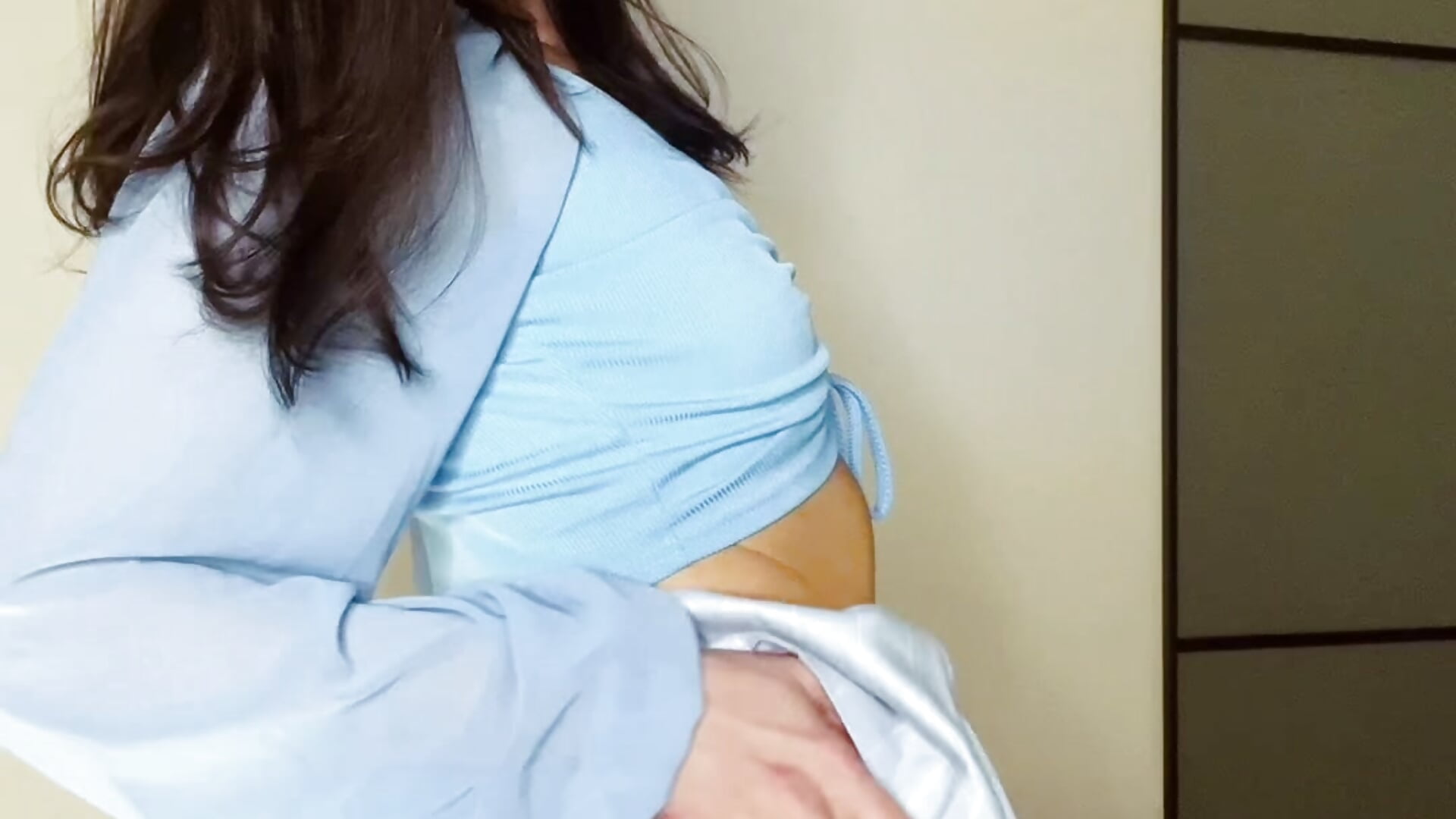 Exposure under the skirt– AliceVelour kameramodell videója