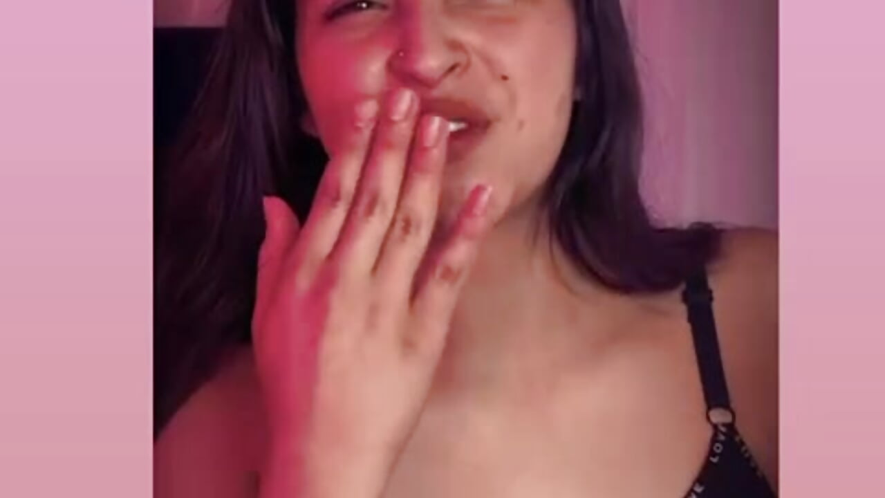 Mee ♥ – video od webkamerové modelky melody_carpper