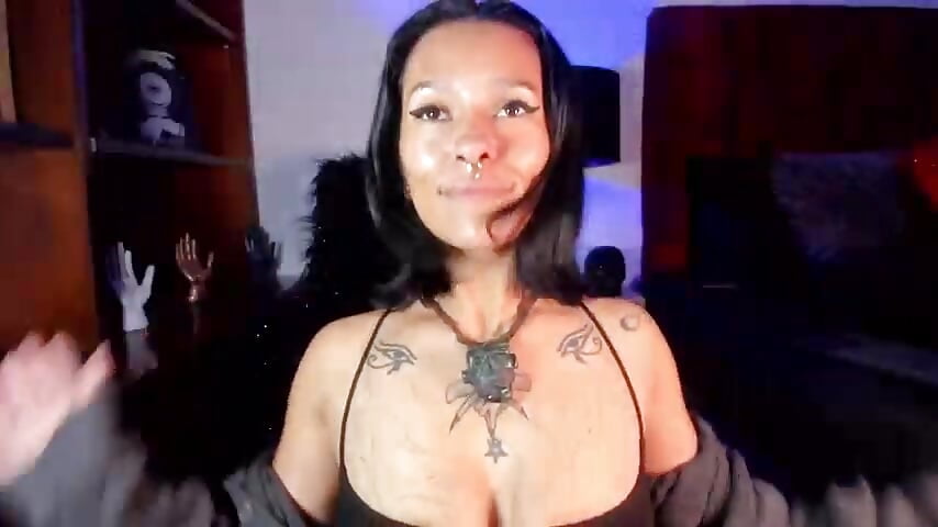 A mischievous smile for you 😏 - 視頻由 Amelie_Blake 主播提供