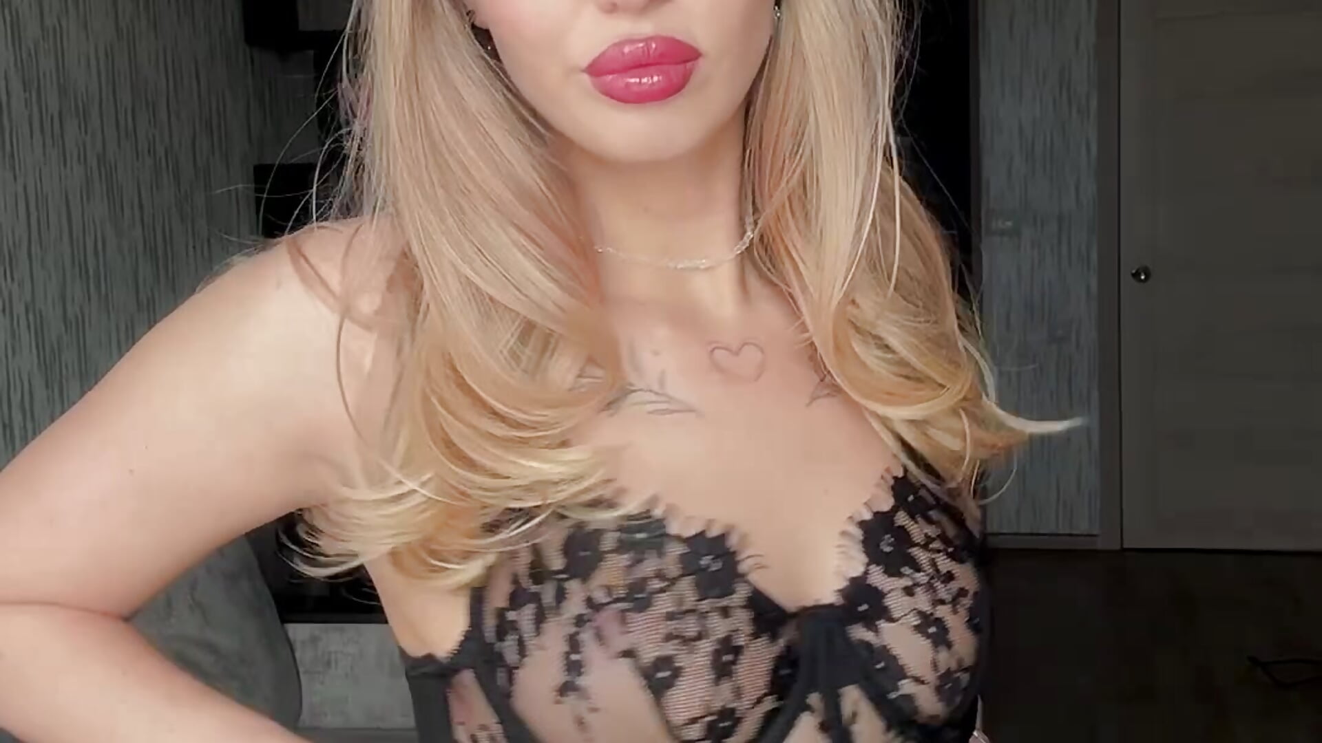 Change of clothes 🤭 - video by Choco_Pie_ cam model