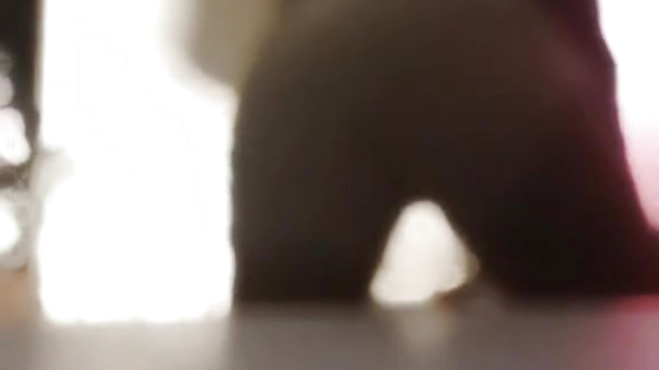 DANCE TWERKIG ASS - วิดีโอโดย anyela_donecm โมเดลแคม