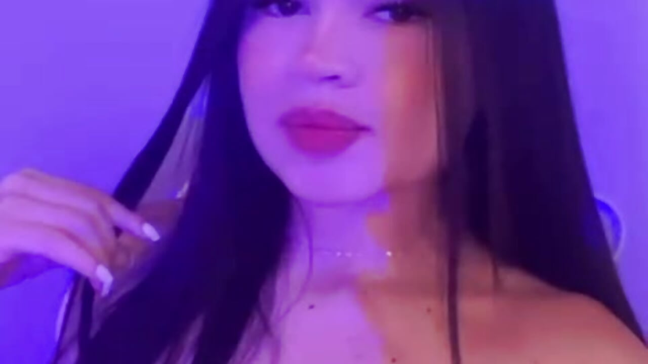 Girl between lights– miacapone kameramodell videója