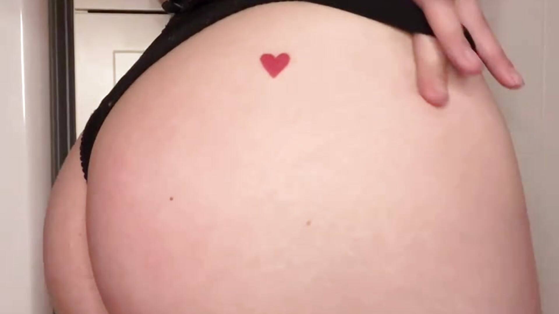I take off my black panties🖤, look at my shaved pussy🐱 - video by Goodlool cam model
