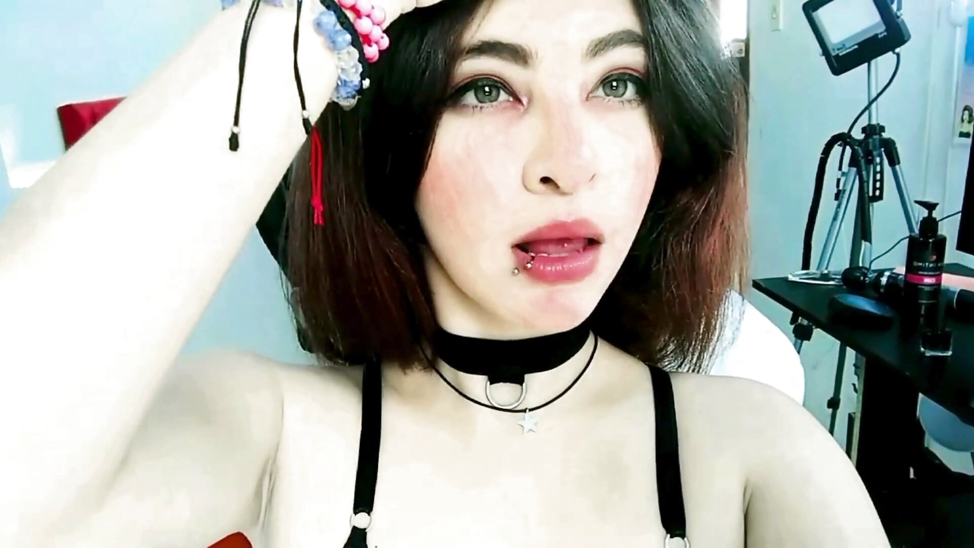 welcome to my room my loves😊💕 - video by scarlet_johannson19 cam model