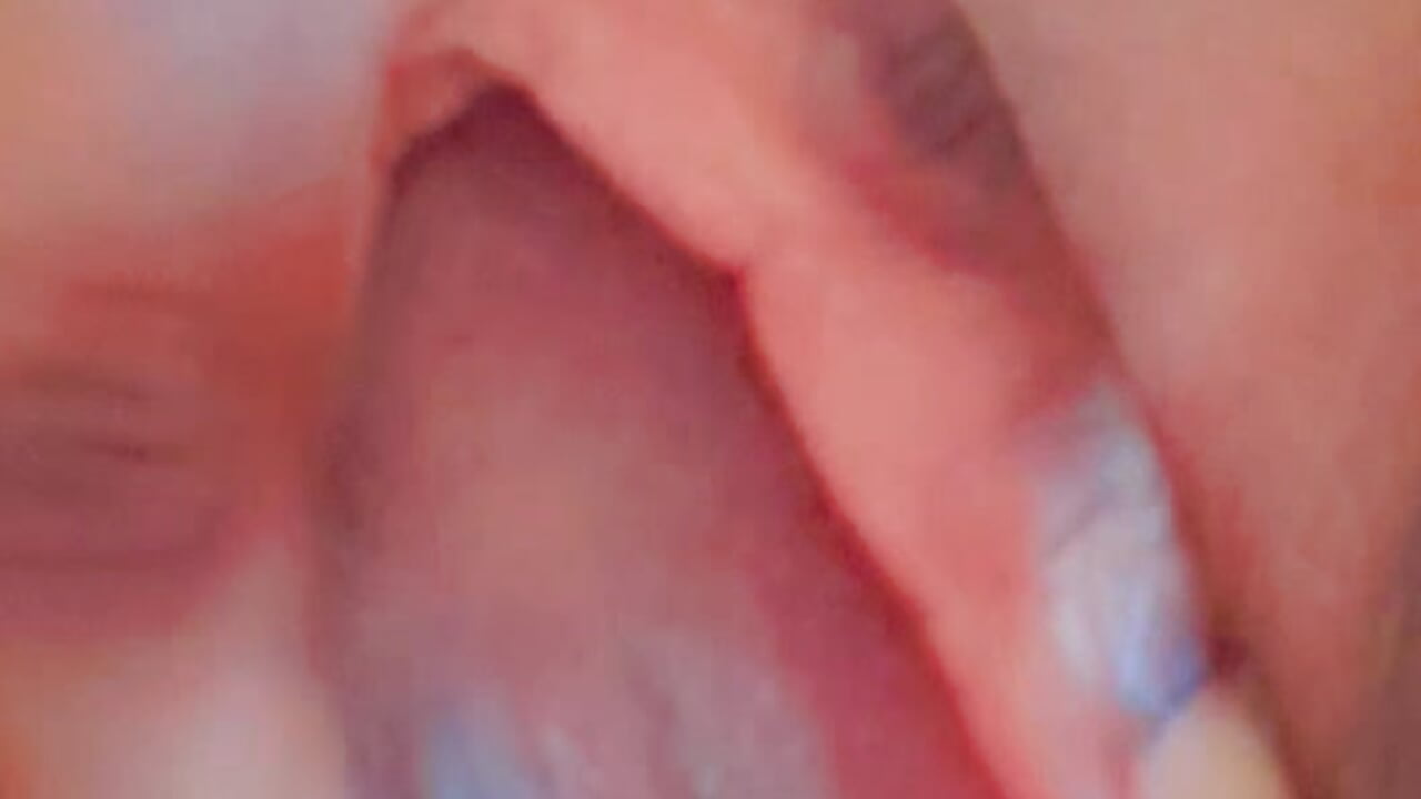 Watch my pink whole – video modela na kameri Mntomuhlee