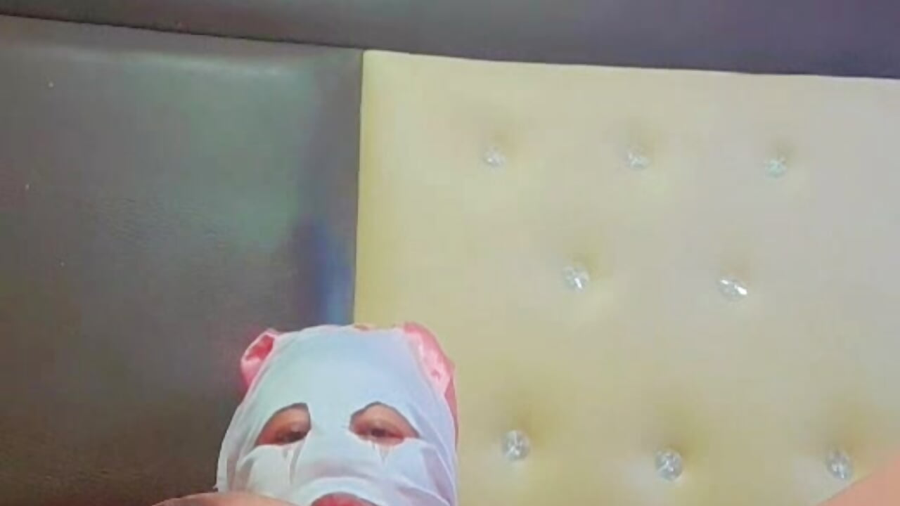 Come suck my pussy - video by Mntomuhlee cam model