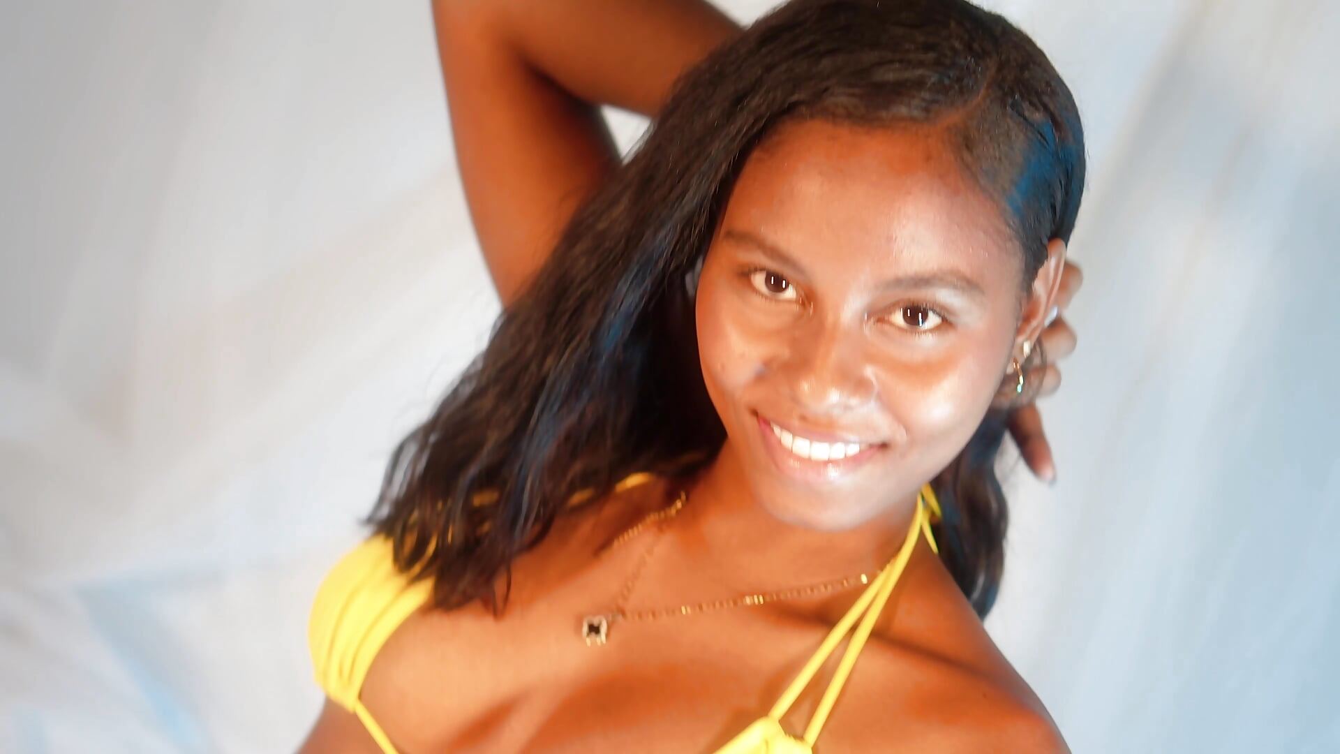 If you enter my world... maybe you won't want to leave.💛 - video od modelky/modela MishaDiamonds