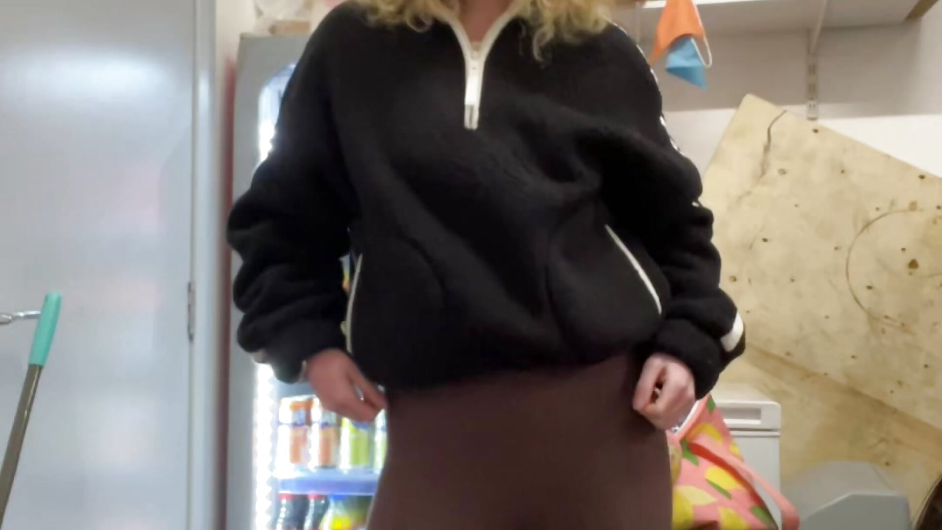 Tik tok dances in work - vídeo de curlyirishgirl modelo de câmara