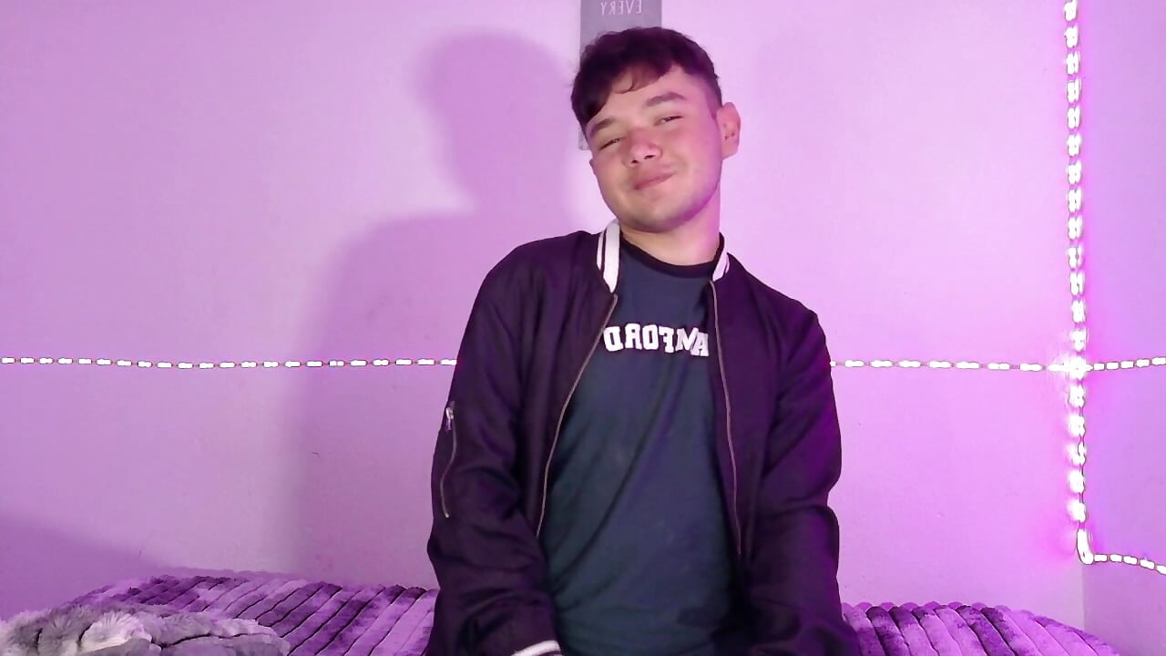 Rie y llora - vídeo de Kody_Royale modelo de câmara