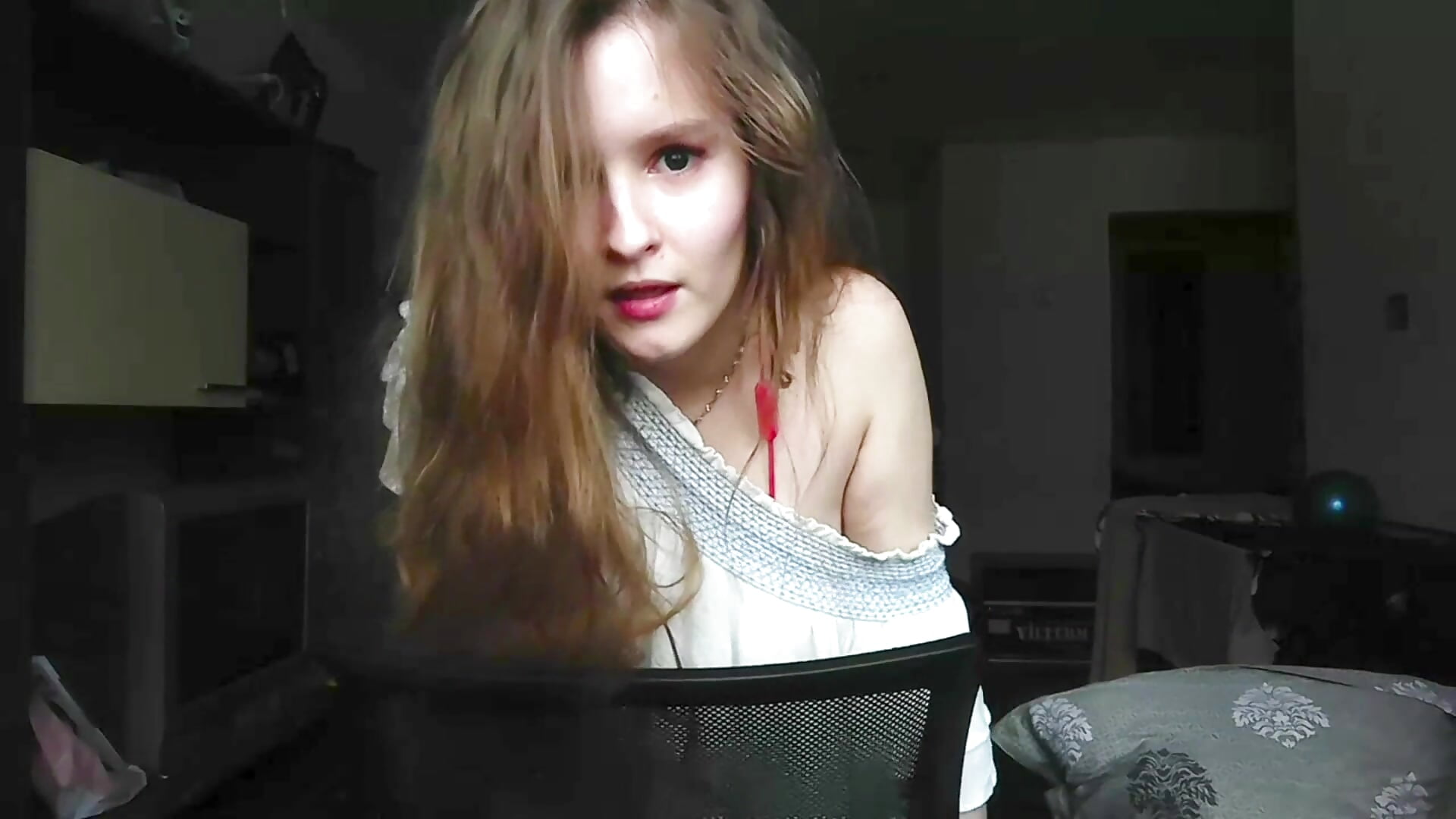 Looking at you, I suck on my finger - video av Adelinevibe cam-modell