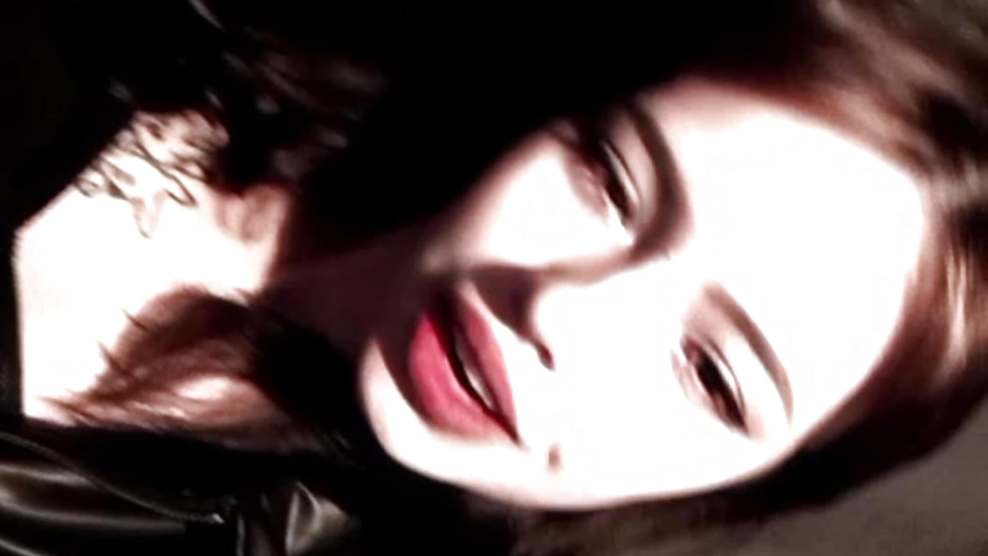 Crazy – video od webkamerové modelky LuraHenschel