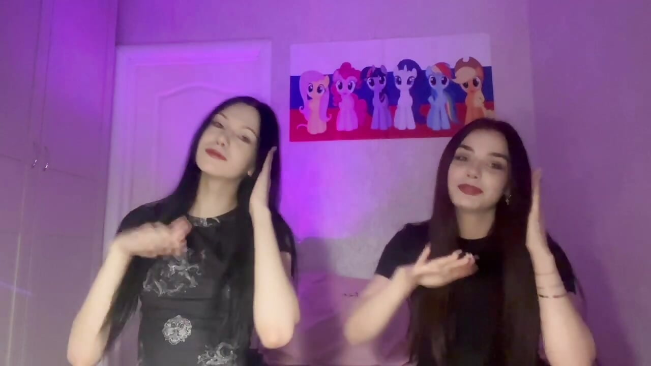 two girls just chilling^^－カメラキャストのprosto_sexyswagの動画