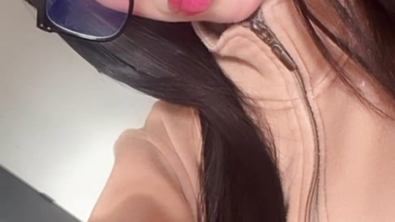 WhatsApp Video 2026-02-25 at 9,32,43 AM – video af Roma_ch1 cam-model