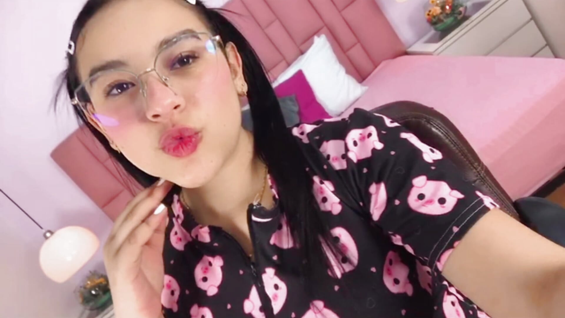 Hii 🩷 — filmik amy_ferreiraa, modela(-lki) na kamerkach