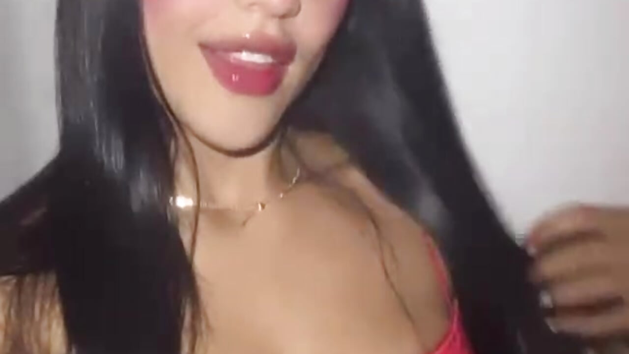 Red❤️ – video modela na kameri Miaa_Bunny_