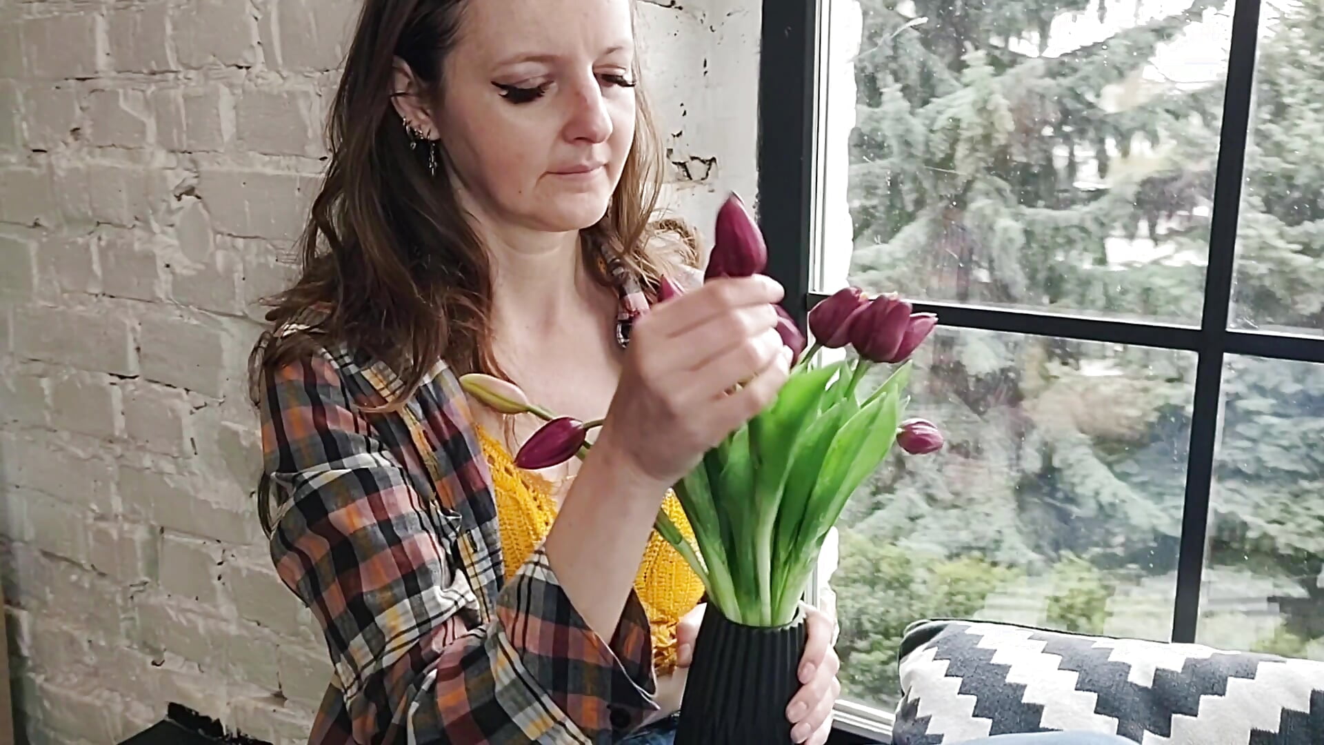 Tenderness of a flower - Vídeo de MeganPirs, modelo de vídeos