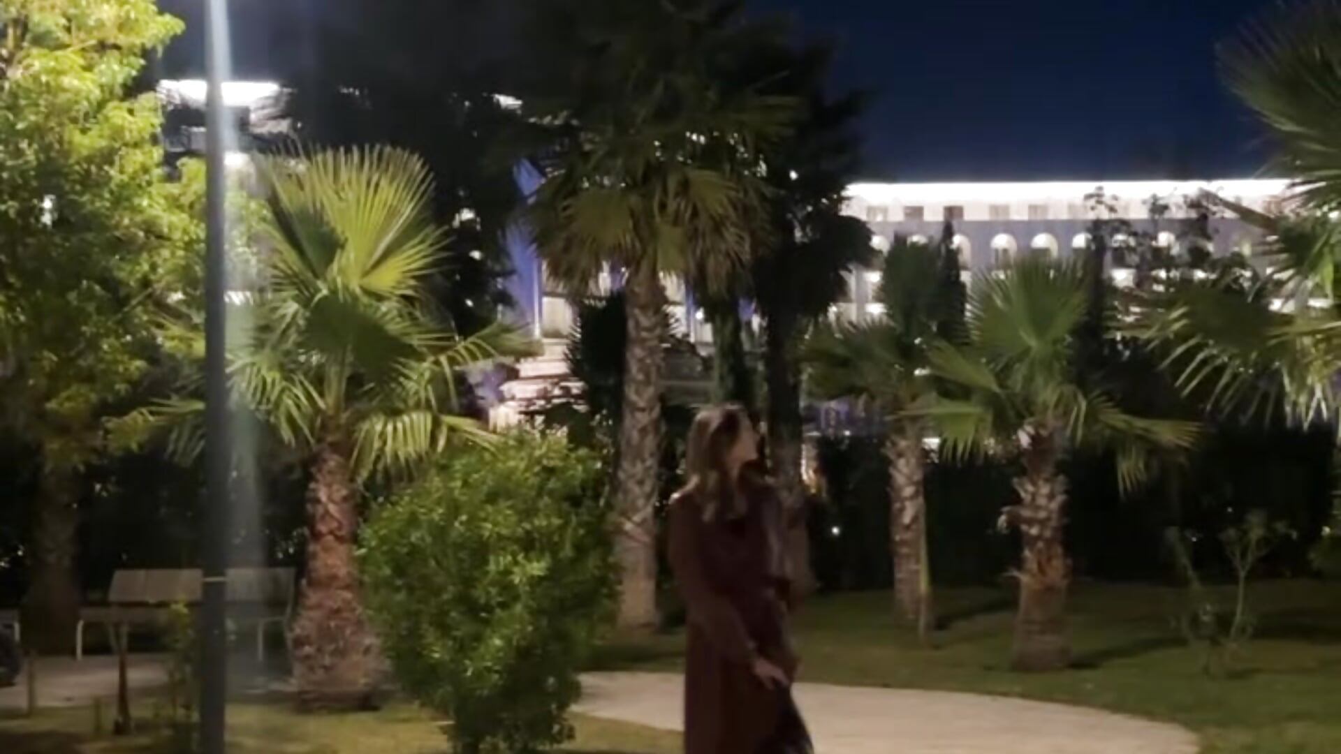 I'm walking in the park ;3 - video by AlissaYodis cam model