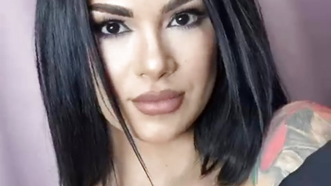 do you enjoy my smile? - video LauraLora3 kameramallilta