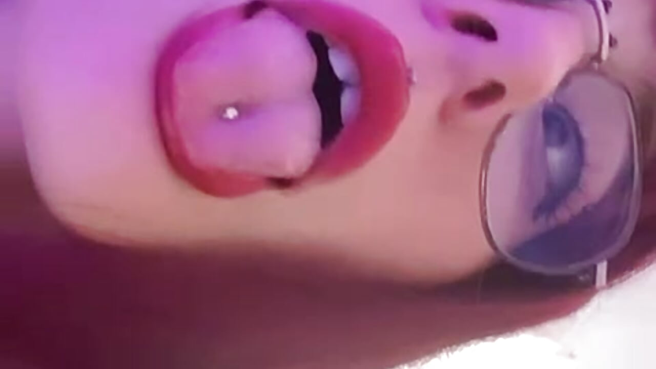 ♥ – video od webkamerové modelky Rossie_huntt