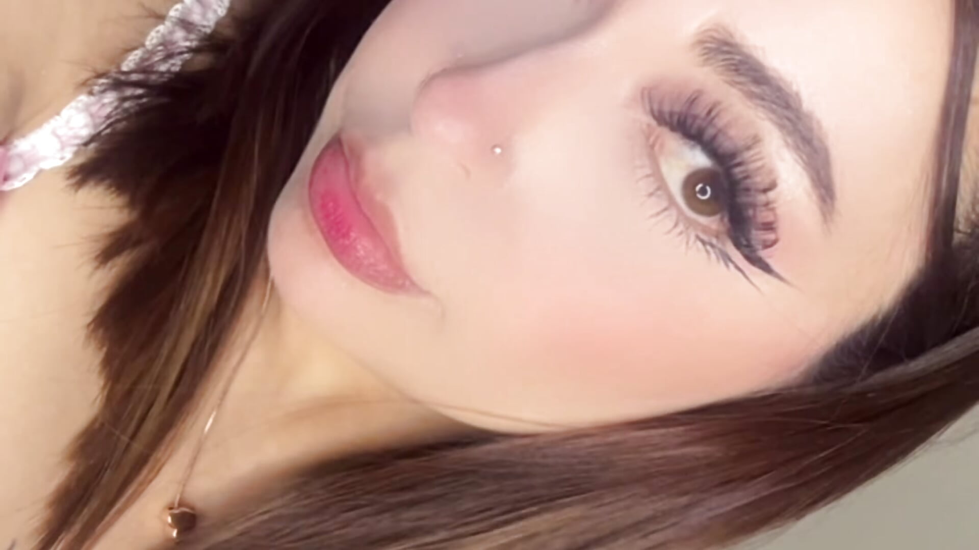 Hii🥰– ailen_wood kameramodell videója